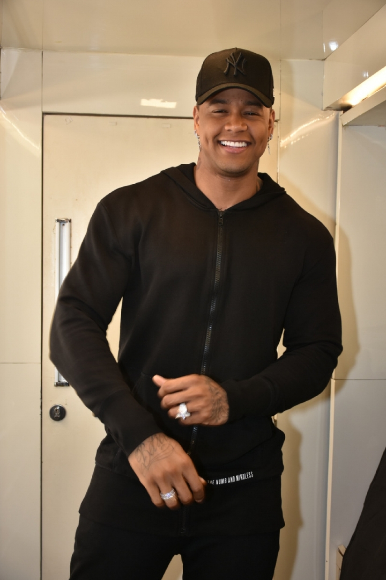 Léo Santana após implante capilar