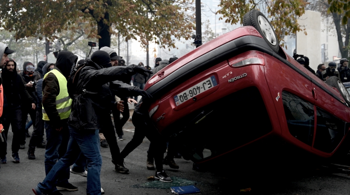 Manifestantes voltaram às ruas de Paris
