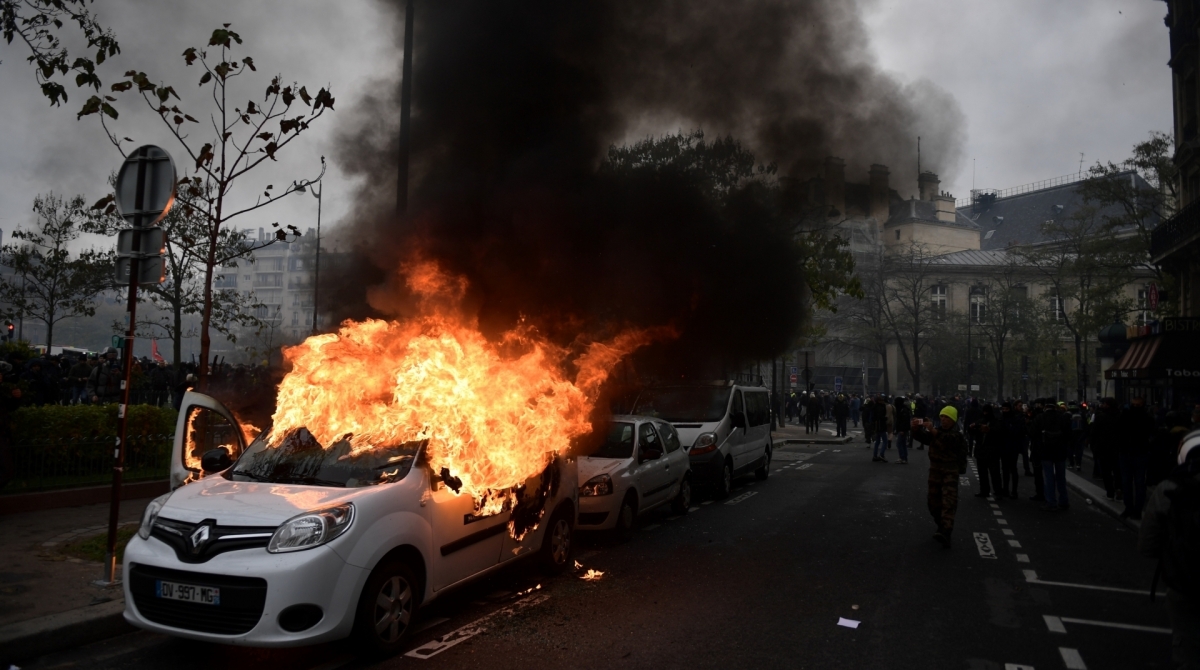 Manifestantes voltaram às ruas de Paris