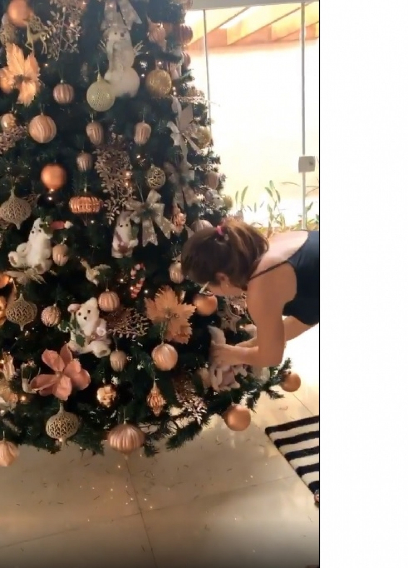 Anitta reúne a família em dia de folga