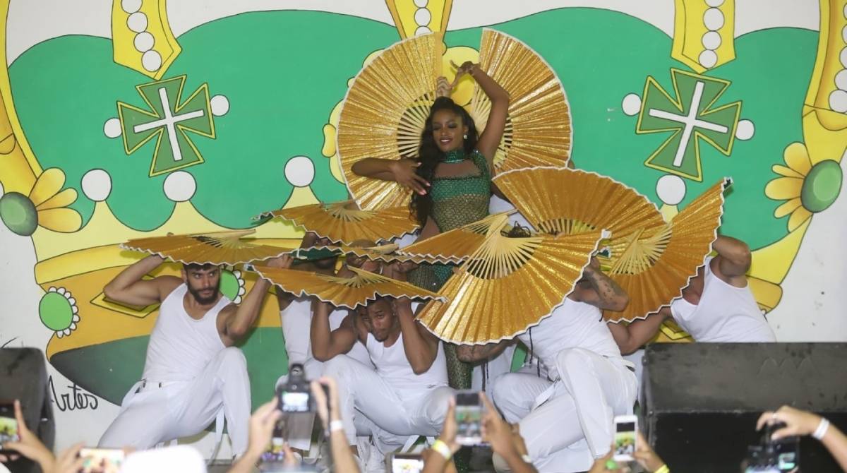 Iza é coroada rainha de bateria da Imperatriz Leopoldinense