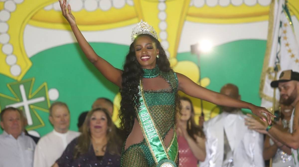 Iza é coroada rainha de bateria da Imperatriz Leopoldinense