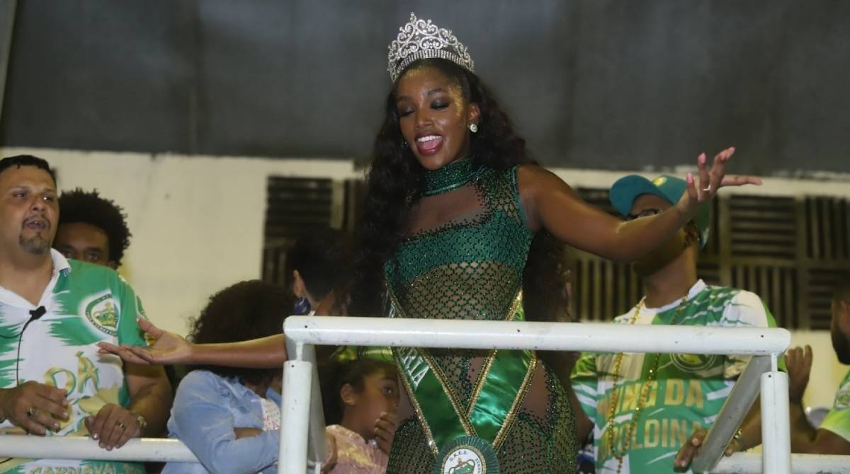 Iza é coroada rainha de bateria da Imperatriz Leopoldinense