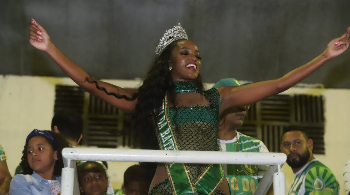 Iza é coroada rainha de bateria da Imperatriz Leopoldinense