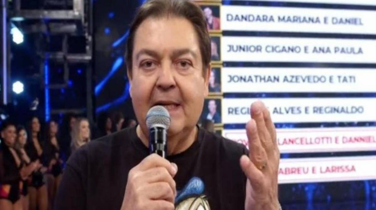 Faustão xinga funcionário ao vivo