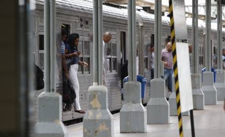 Suspeito foge após tentar furtar cabos da SuperVia na Central do Brasil