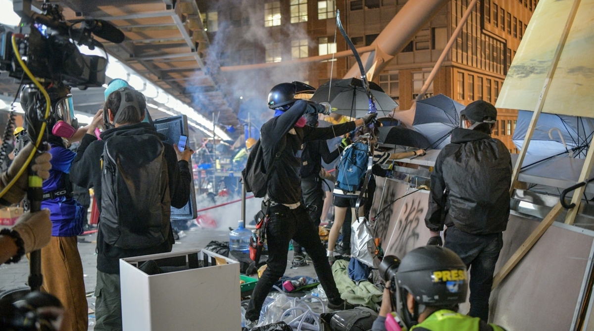Manifestantes ocupam universidades em Hong Kong - Anthony WALLACE / AFP