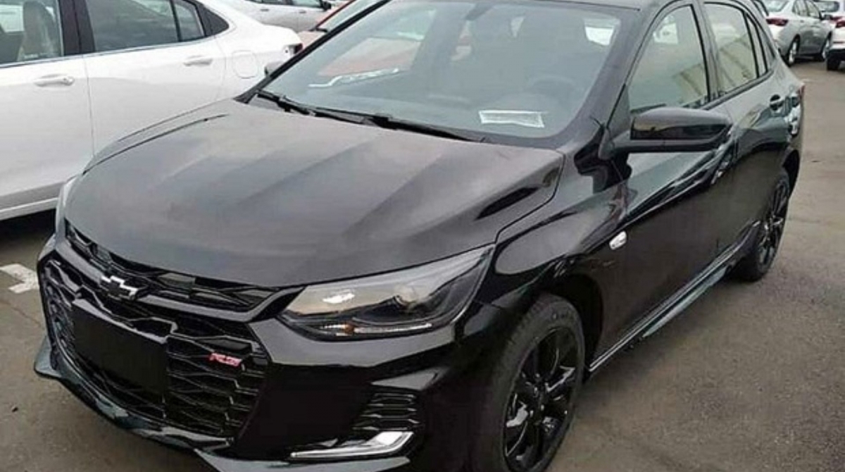 As versões hatch do novo Chevrolet Onix deverão começar a chegar às lojas brasileiras entre o fim do mês e o início de dezembro - Reprodução da Internet