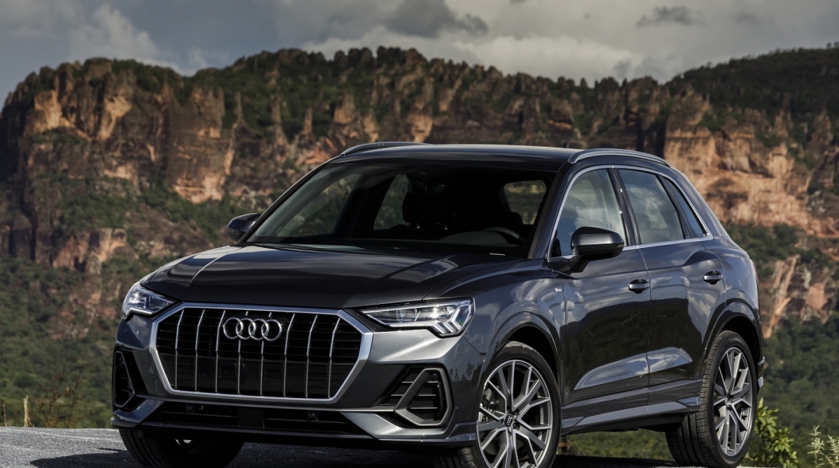 Serão três versões. Uma se chamará Prestige, outra será o Prestige Plus. E por fim, o pacote Black terá bancos em Alcântara - Divulgação