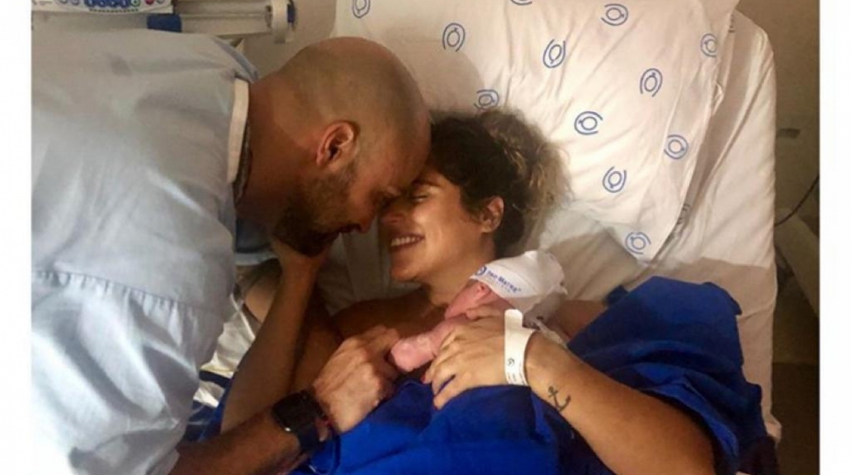 Camilla Camargo com o filho e o marido