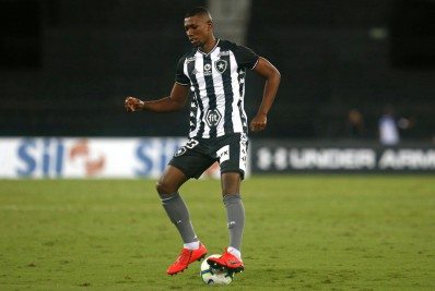 Botafogo define preço para vender Kanu: R$10 milhões