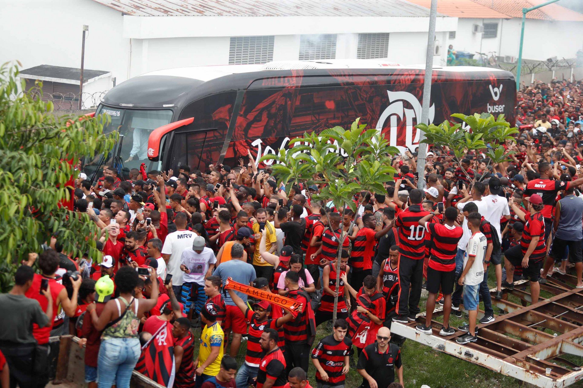 Além de ‘AeroFla’ no Rio, rubro-negros marcam recepção em Porto Alegre