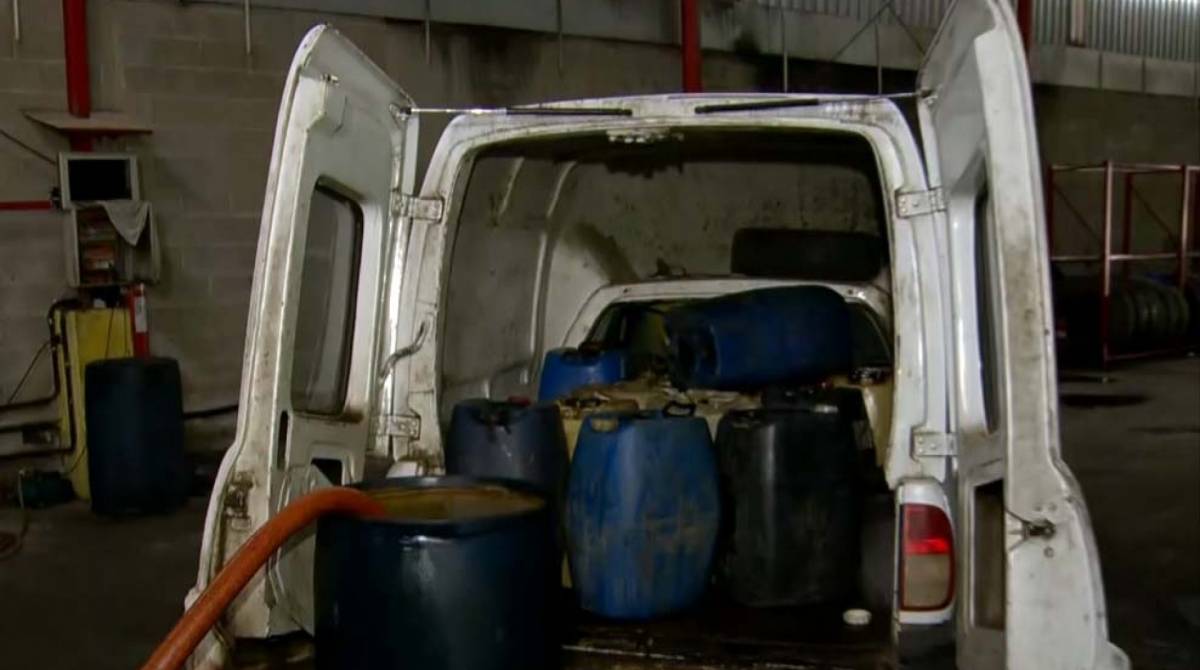 Material era levado para garagens das empresas para ser desviado