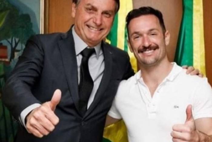 Diego Hypolito ao lado de Bolsonaro