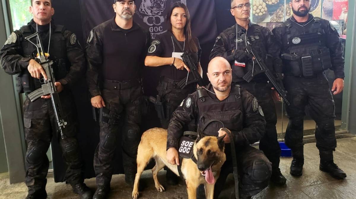 Inspetores do GOC comemoram as novas aquisições e apresentam as novos \