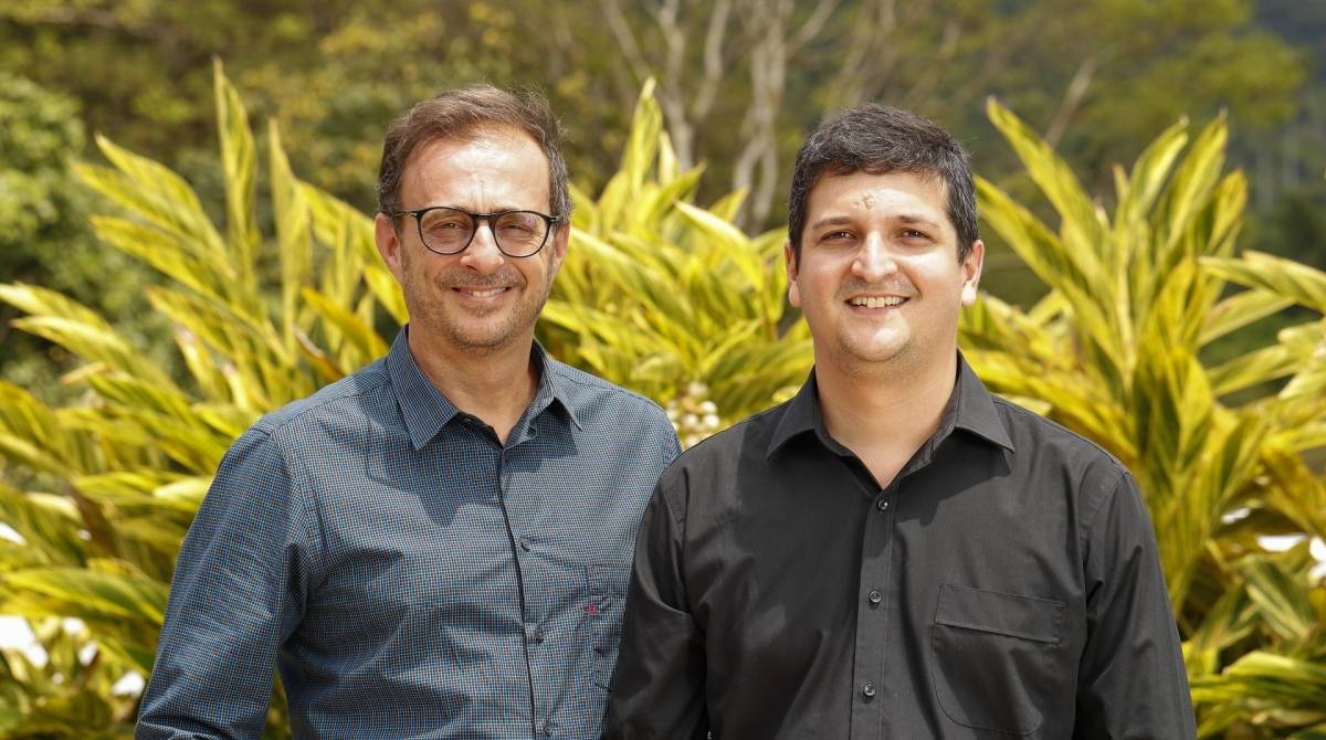 Octavio Guedes (esq.) e Daniel Sousa lançam livro  que reconta a República - Divulgação