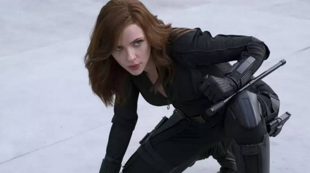 Scarlett Johansson em cena de 'Vi&uacute;va Negra'