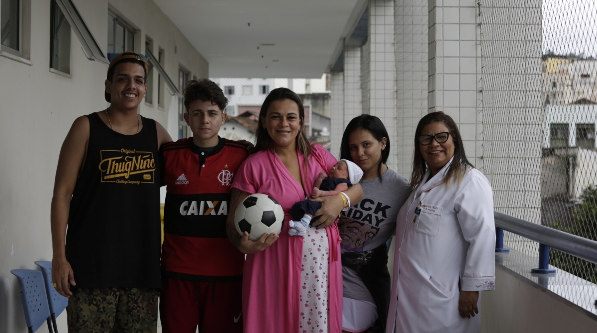 2019-11-24 - Pamela Marques, torcedora do Flamengo, teve um bebe ontem (23) no dia do titulo do Flamengo da Libertadores da America. Ela apos o jogo, resolveu mudar o nome do filho que seria Miguel para Gabriel, em homenagem ao Flamengo e ao jogador Gabriel, o Gabigol. Foto: Daniel Castelo Branco / Agencia O Dia