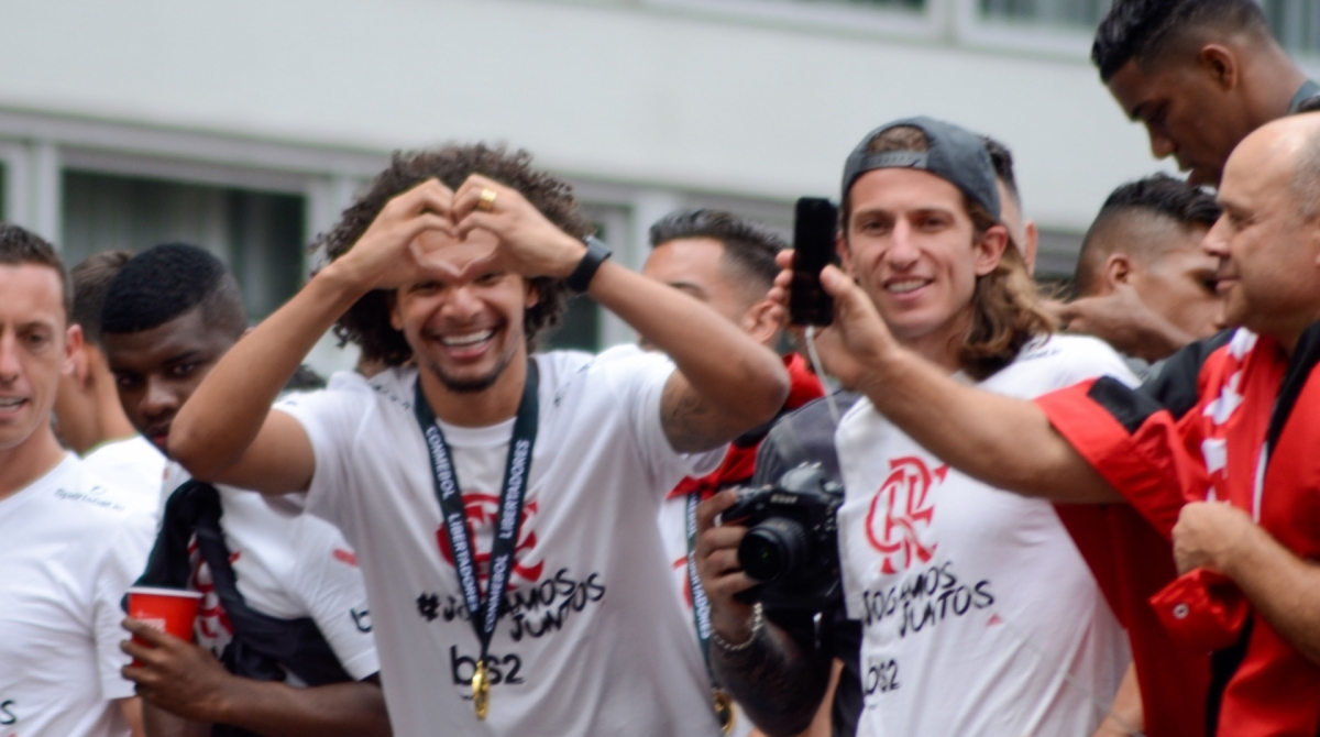 Rio, 24/11/2019 - AGÊNCIA DE NOTÍCIAS/PARCEIRO - Movimentação de torcedores do Flamengo em comemoração do título da Copa Libertadores 2019, no Centro do Rio de Janeiro, neste domingo (24). Foto: Vanessa Ataliba/Parceiro/Agência O Dia - Vanessa Ataliba/Parceiro/Agência O Dia