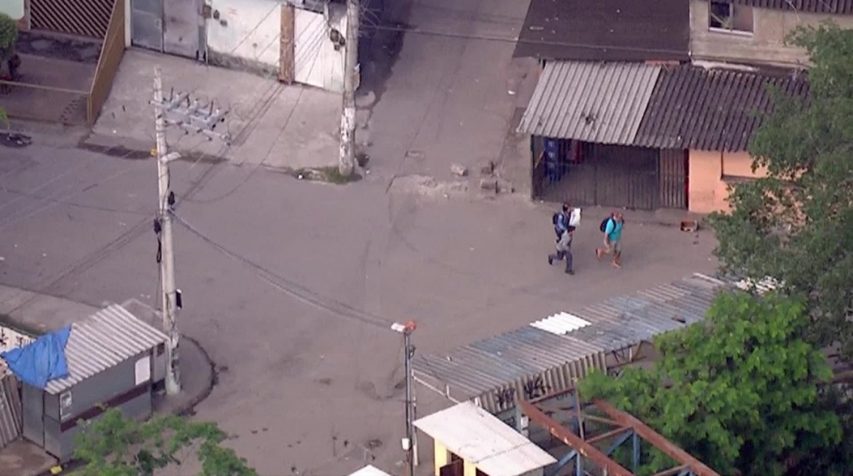 Moradores da Cidade de Deus correram para fugir dos confrontos - Reprodução / TV Globo