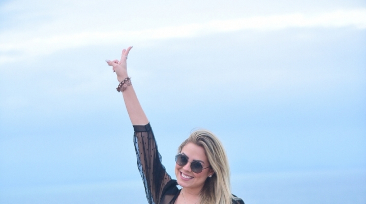 Vivian Amorim e Isabella Cecchi mostram suas curvas no cruzeiro de Wesley Safadão