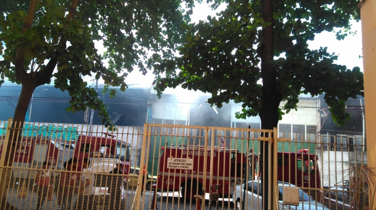 Barracão do Império Serrano pega fogo - Divulgação 