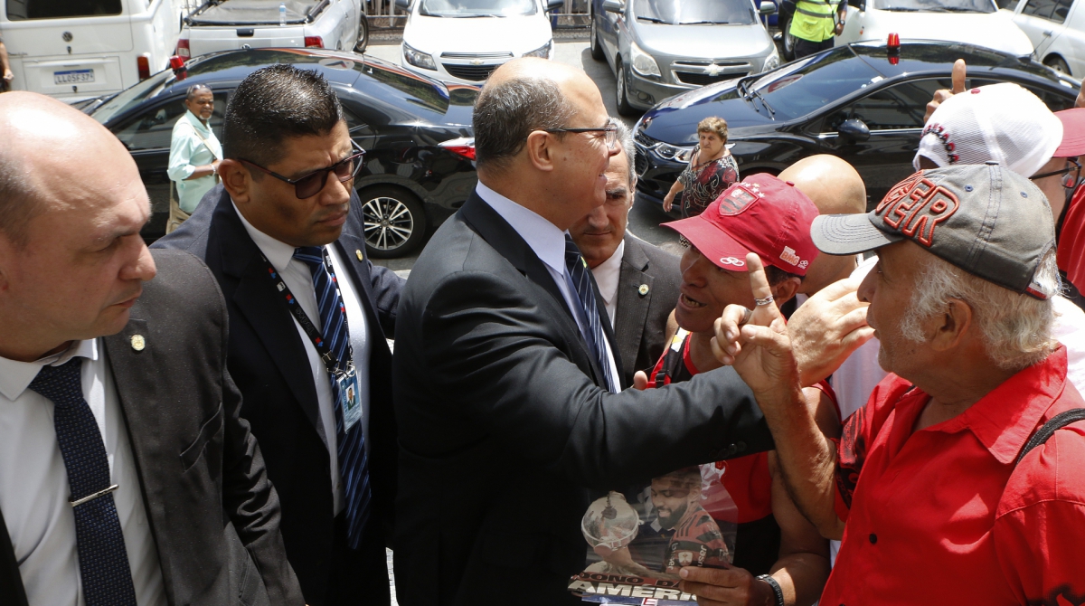 Rio de Janeiro - RJ  - 25/11/2019 - Esporte - Jorge Jesus, chega a camara dos Vereadores, na Cinelandia, centro do Rio para receber o titulo de cidadao honorario da cidade do Rio de Janeiro - na foto, governador Wilson Witzel - Foto Reginaldo Pimenta / Agencia O Dia