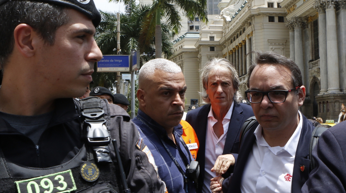 Rio de Janeiro - RJ  - 25/11/2019 - Esporte - Jorge Jesus, chega a camara dos Vereadores, na Cinelandia, centro do Rio para receber o titulo de cidadao honorario da cidade do Rio de Janeiro - chagada de Jorge Jesus - Foto Reginaldo Pimenta / Agencia O Dia