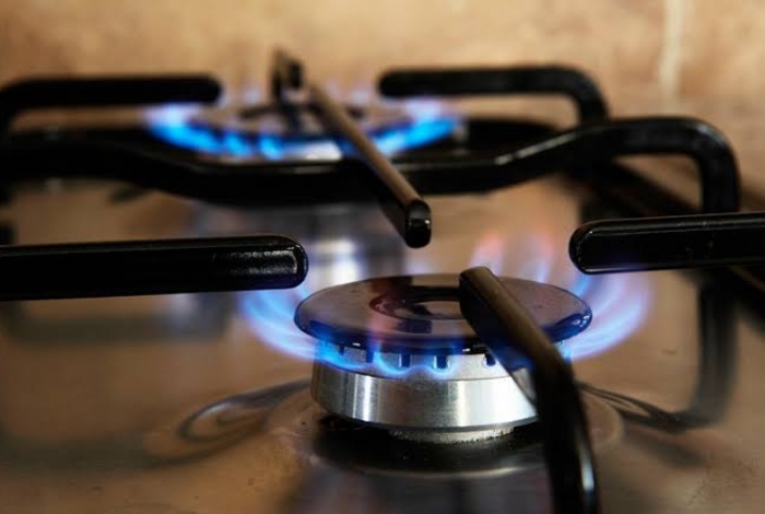 Chama azul mostra que os queimadores do fogão estão em boas condições e ajudam na economia do gás