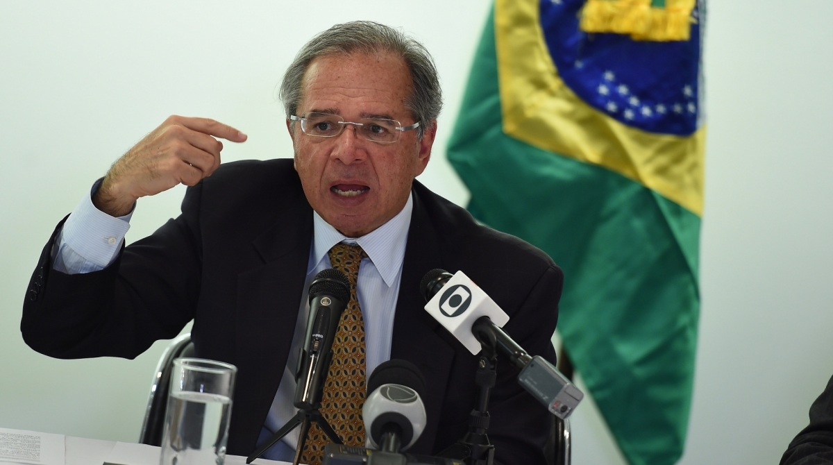O ministro Paulo Guedes aprovou pacote após negociação no Senado - Olivier DOULIERY / AFP