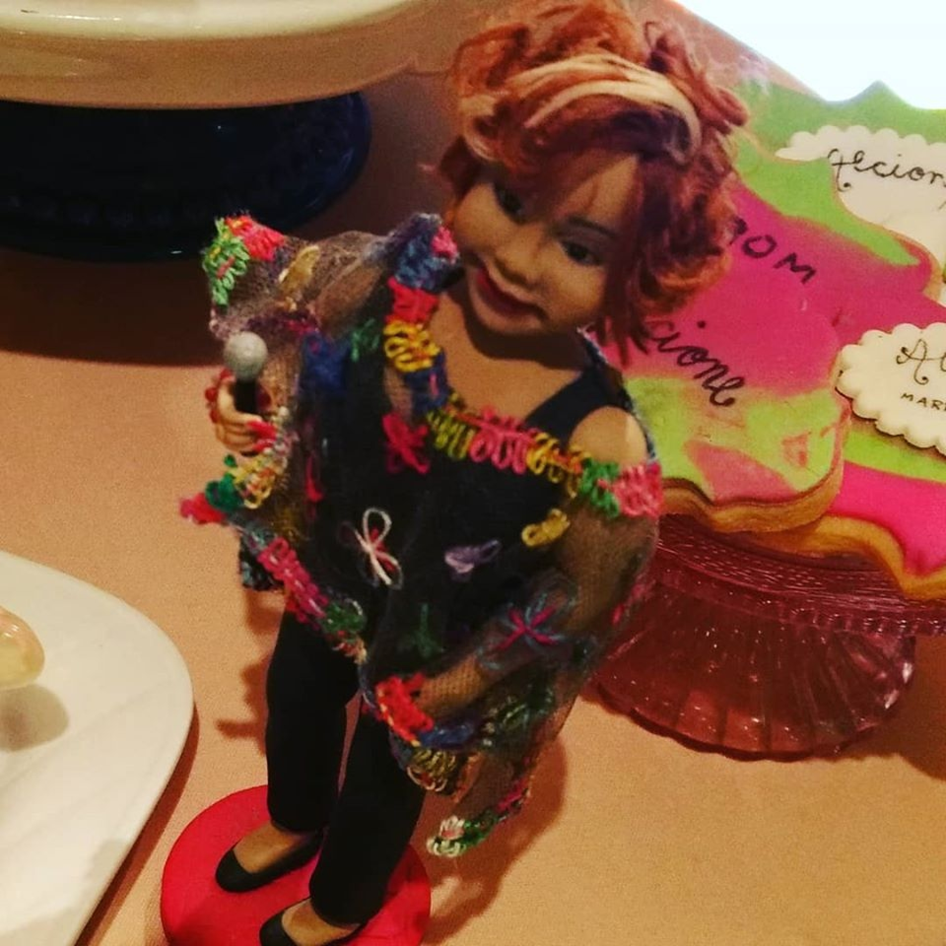 Alcione recebe amigos em sua festa de aniversário