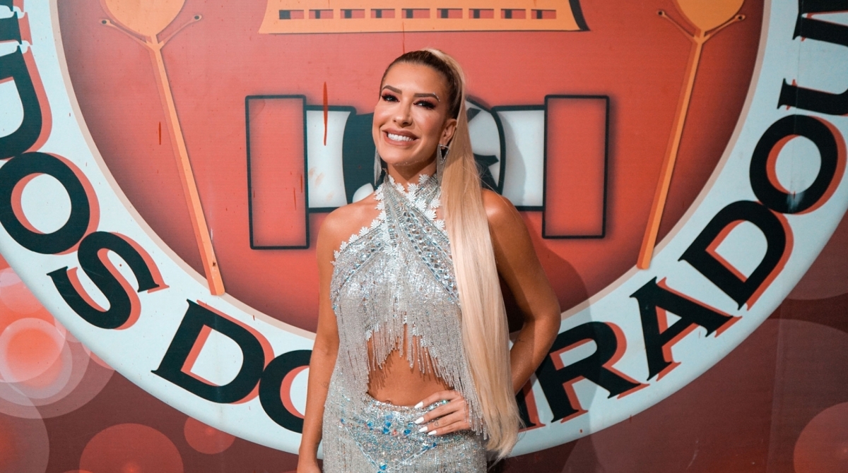 Lore Improta volta como musa da Viradouro