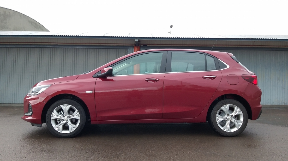 Novo Onix eleva o nível dos hatchs e entrega comportamento exclusivo