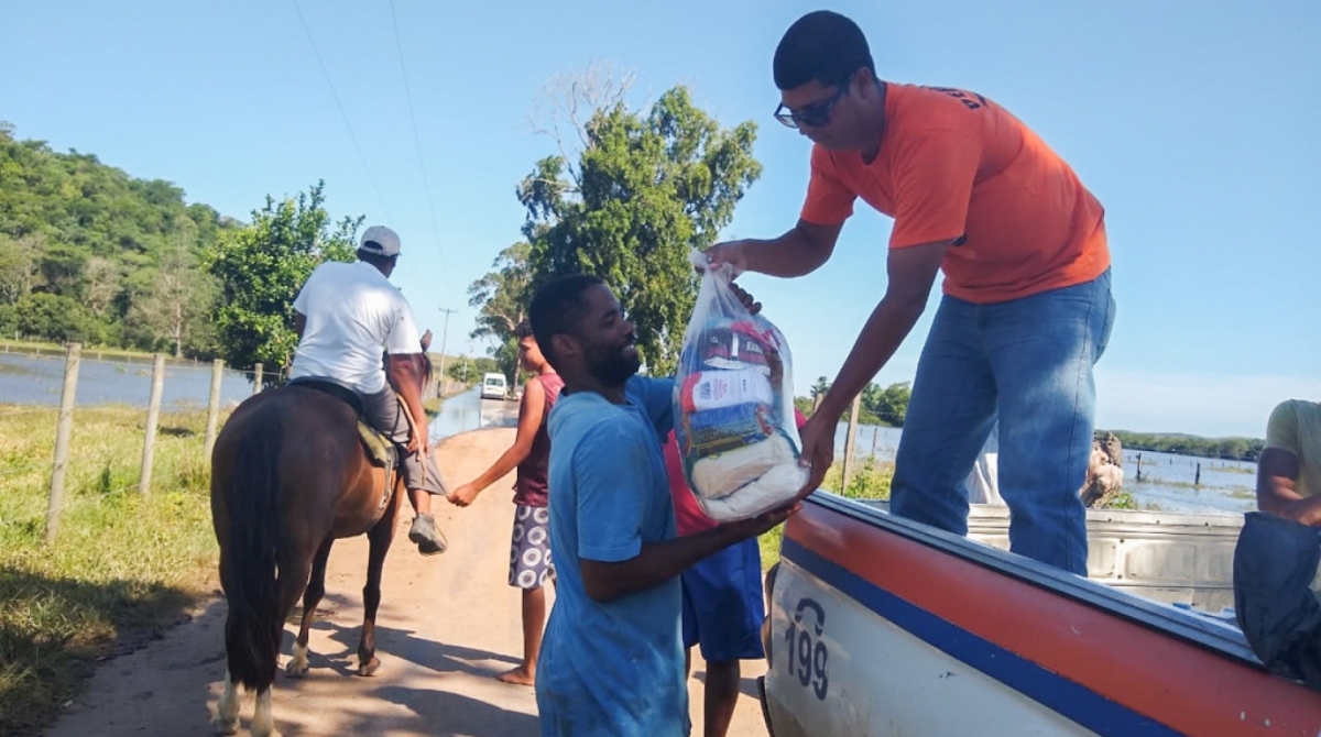 Agentes do Grupo de Emergência em Alagamentos atende famílias e regiões mais afetadas pelo excesso de chuvas das últimas semanas - Divulgação prefeitura de Campos