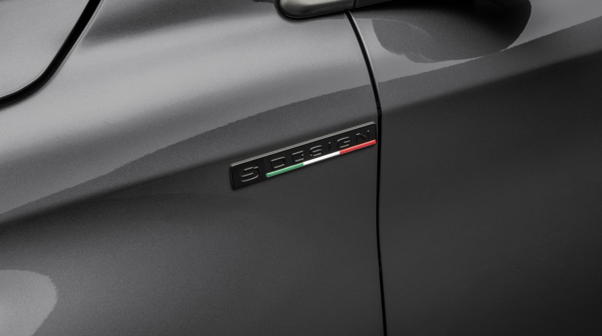 Versão customizada traz logo nas cores da bandeira italiana 