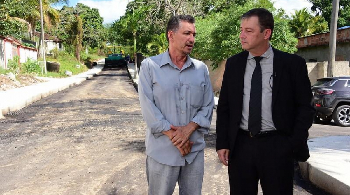  Prefeitura de Itaboraí leva asfalto para Cabuçu
