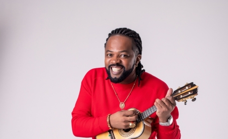 Xande de Pilares fecha os desfiles do Grupo Especial no Camarote Favela