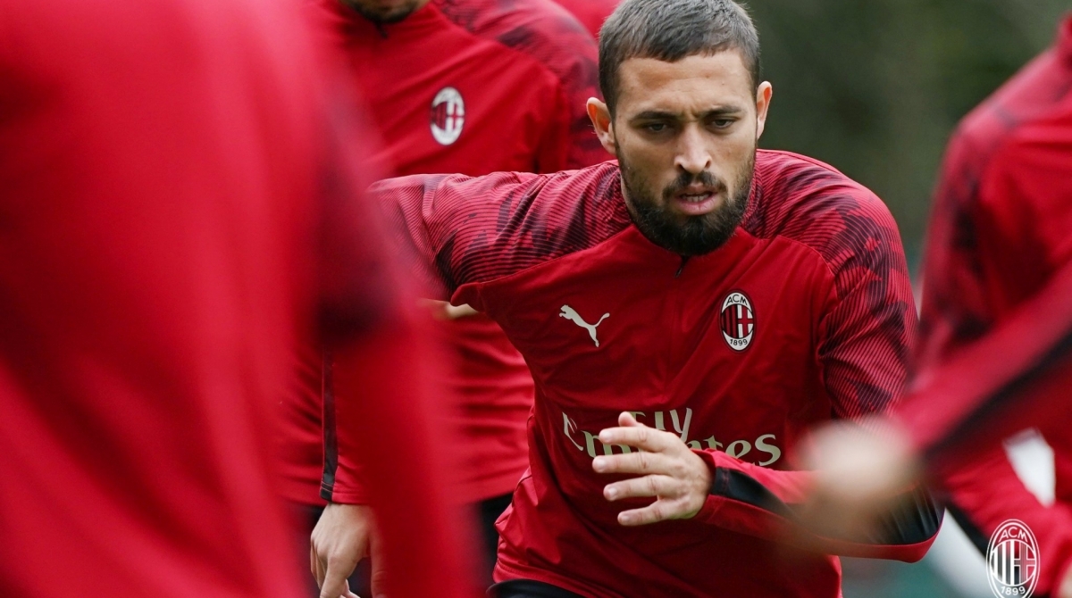 Léo Duarte passa por cirurgia no tendão de aquiles e desfalcará o Milan de 3 a 4 meses - Divulgação/Milan AC