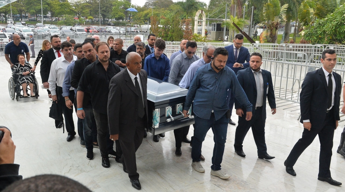 Corpo de Gugu Liberato chega &agrave; Assembleia Legislativa de S&atilde;o Paulo para vel&oacute;rio - Francisco Cepeda/AgNews