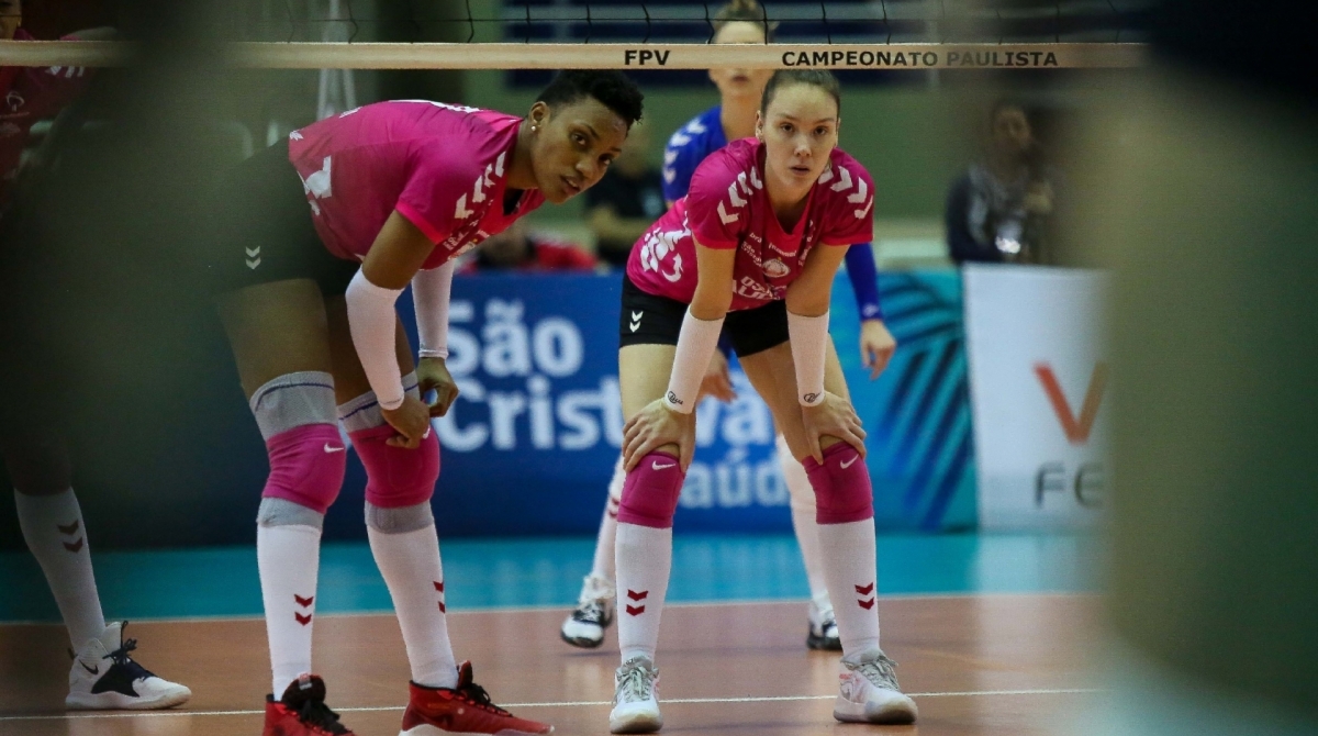 A levantadora Roberta, do time de vôlei Audax-Osasco