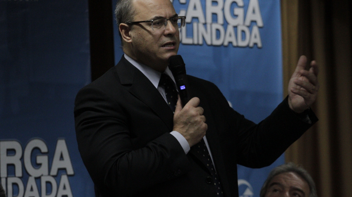 Rio,28/11/2019 - PENHA- Mercado Sao Sebastiao- Wilson Witzel afirmou que o governo estadual vai lanÃ§ar o Programa SeguranÃ§a Presente nas Estradas. Na foto, Wilson Witzel com empresarios.Foto: Cleber Mendes/AgÃªncia O Dia - Cleber Mendes