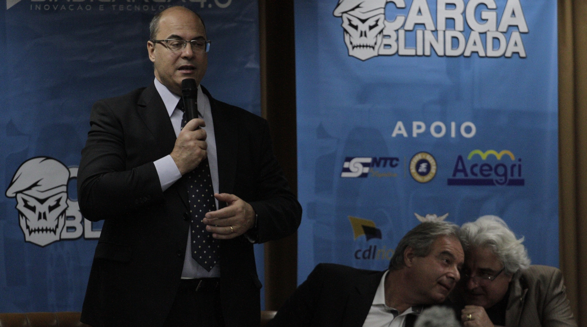 Rio,28/11/2019 - PENHA- Mercado Sao Sebastiao- Wilson Witzel afirmou que o governo estadual vai lanÃ§ar o Programa SeguranÃ§a Presente nas Estradas. Na foto, Wilson Witzel com empresarios.Foto: Cleber Mendes/AgÃªncia O Dia