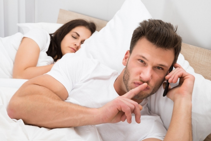 Quer saber se ele est&aacute; te traindo? Ex-amante revela 10 sinais de trai&ccedil;&atilde;o