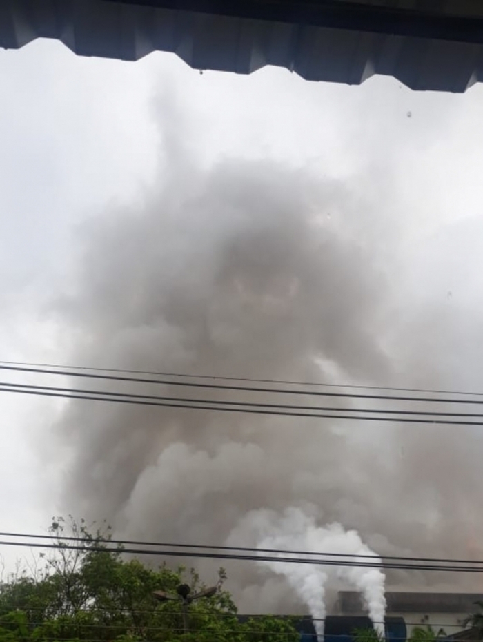 Fumaça escura na CSN assusta moradores de Volta Redonda