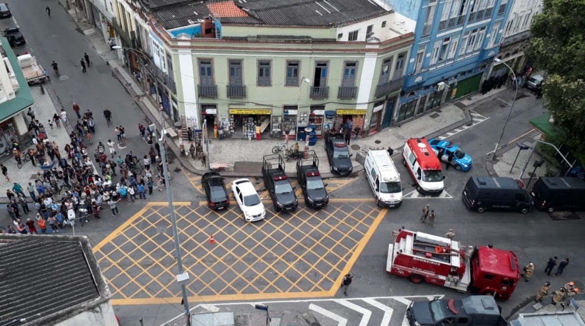 Assaltante invadiu loja na rua Rezende - Fotos de Estefan Radovicz