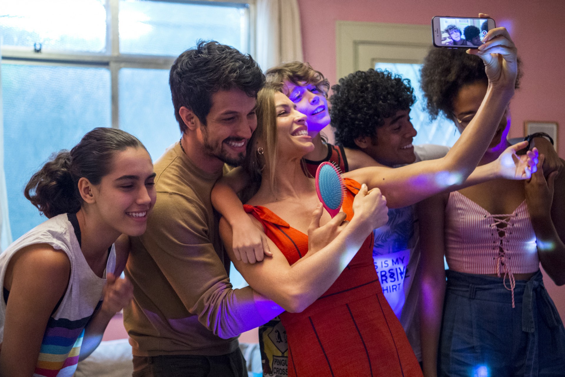 Gabriela (Giovanna Coimbra), Marcos (Romulo Estrela), Paloma (Grazi Massafera), Peter (João Bravo), Luan (Igor Fernandez) e Alice (Bruna Inocêncio) - Divulgação / TV Globo