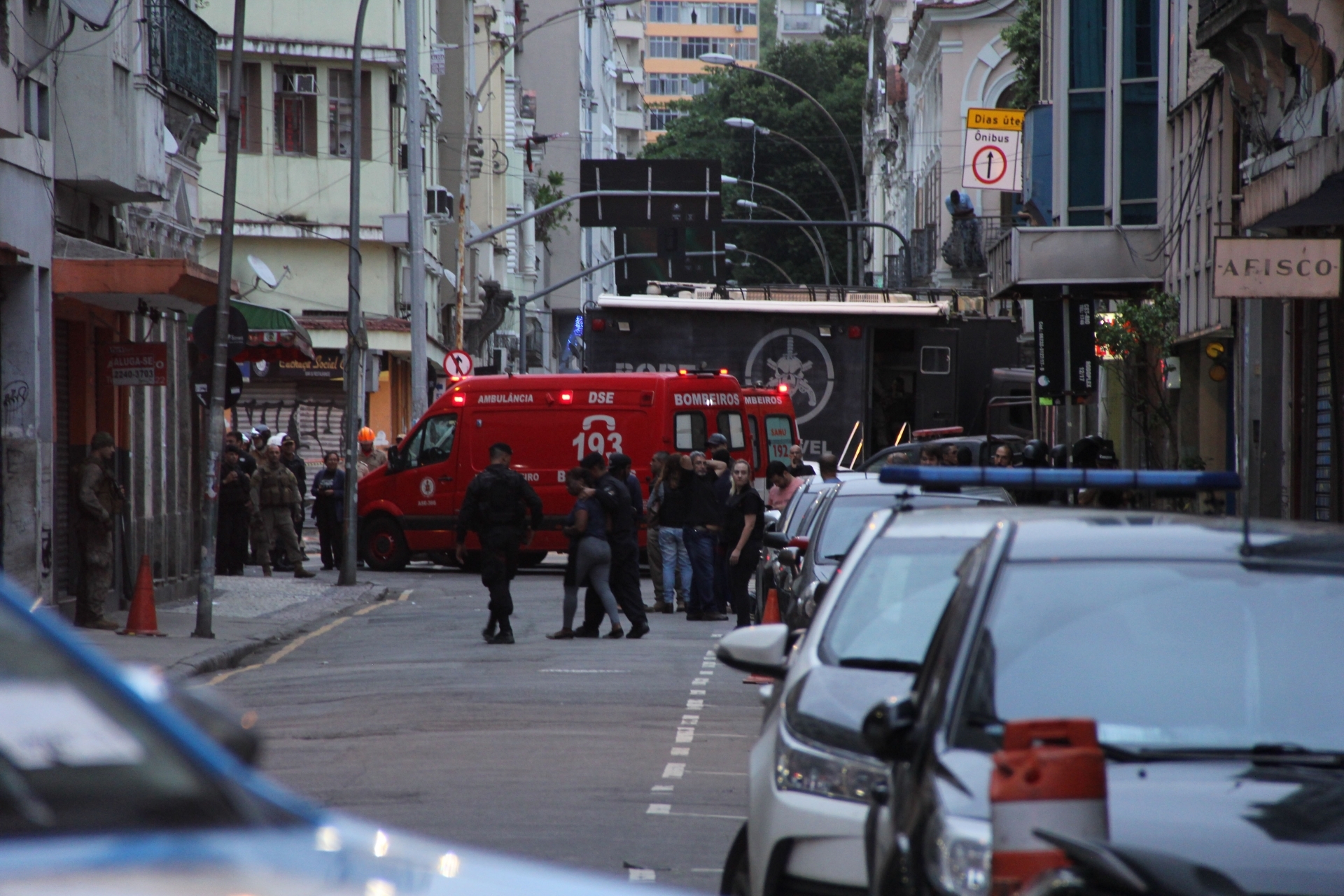 Rio, 29/11/2019 - AGÊNCIA DE NOTÍCIAS/PARCEIRO - Homem invade bar e faz reféns na Lapa, na Rua do Resende, Lapa, Região Central do Rio, nesta sexta-feira (29). Foto: Fausto Maia/Parceiro/Agência O Dia - Fausto Maia/Parceiro/Agência O Dia