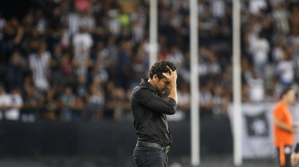 Alberto Valentim lamenta a falha de Gatito e a derrota em casa - Reginaldo Pimenta
