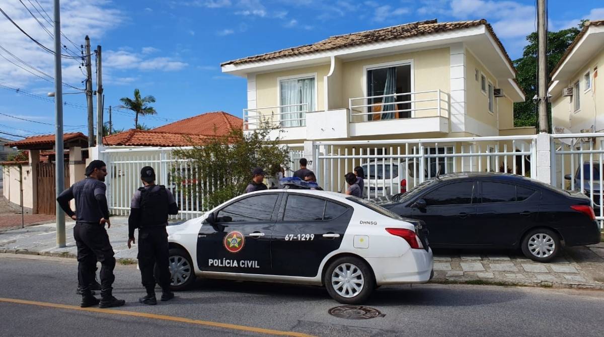 Policiais da Delegacia de Homicídios de Niterói foram à casa do chefe de gabinete de Flordelis