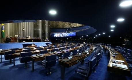 Senado aprova adicionais na pandemia para profissionais da linha de frente